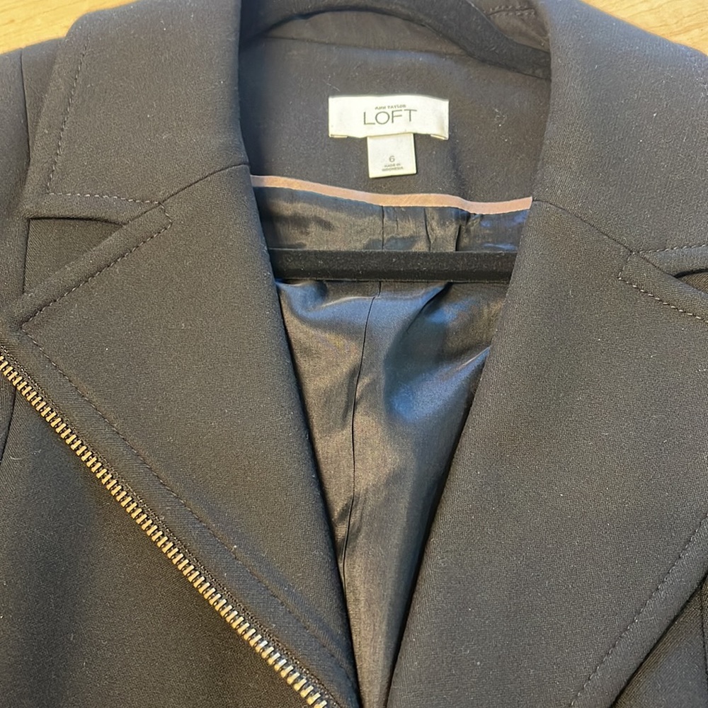 Beautiful jacket - Picture 3 of 4